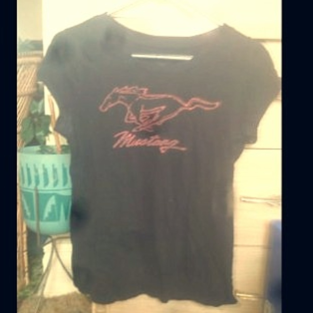 𝔹𝕝𝕒𝕔𝕜 𝕄𝕦𝕤𝕥𝕒𝕟𝕘 𝕋-𝕊𝕙𝕚𝕣𝕥